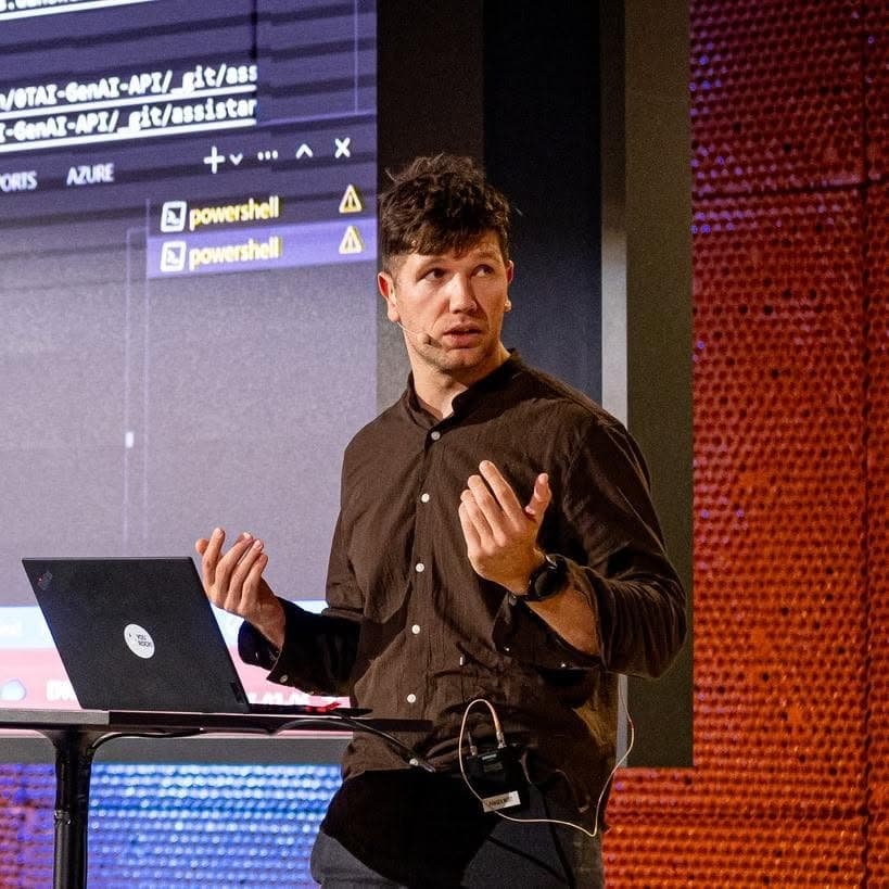 Jaunius Pinelis speaking at a conference